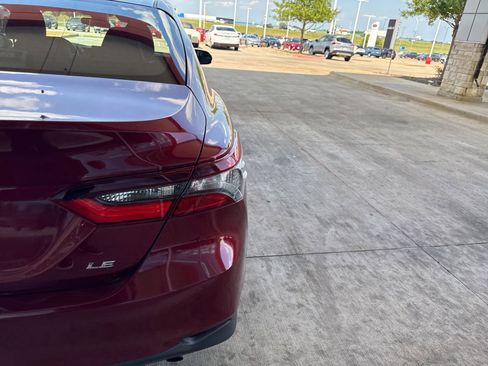 Used 2021 Toyota Camry LE FWD image 7