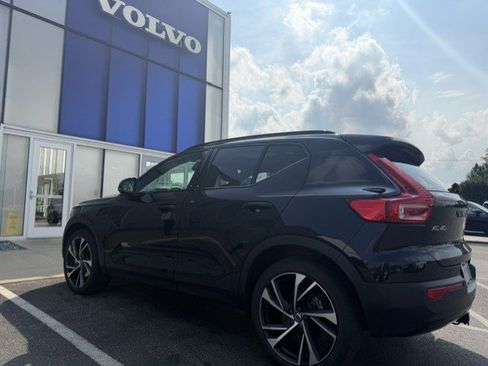 Used 2019 Volvo XC40 T5 R-Design AWD/4WD image 3