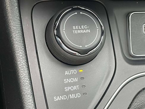 Used 2022 Jeep Cherokee Latitude AWD/4WD image 20