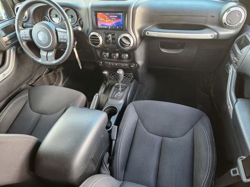 Used 2017 Jeep Wrangler Unlimited Sahara w/ Connectivity Group image 22