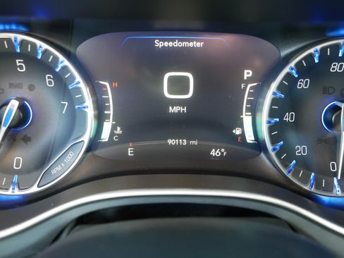 Used 2020 Chrysler Pacifica Touring-L Plus FWD image 21
