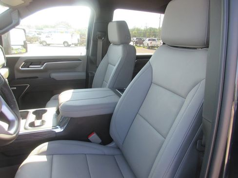 New 2026 GMC Sierra 2500 SLT w/ SLT Premium Package AWD/4WD image 13