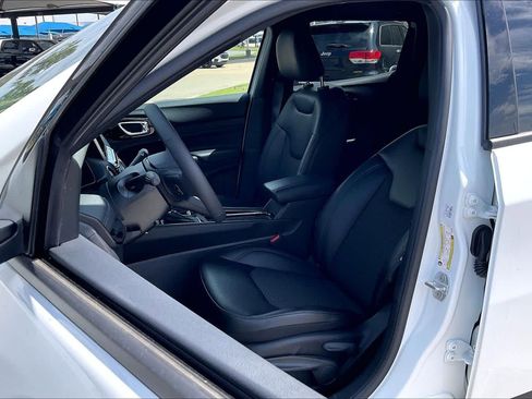 New 2026 Jeep Compass Latitude AWD/4WD image 9