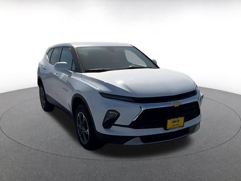 Used 2026 Chevrolet Blazer LT FWD image 2