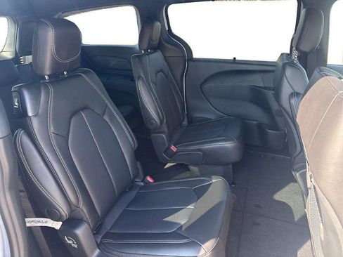 New 2026 Chrysler Pacifica Select FWD image 20