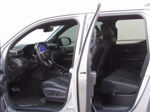 Used 2024 Toyota Tacoma TRD Sport image 14