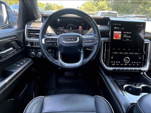 Used 2026 GMC Yukon Elevation w/ Elevation Premium Package AWD/4WD image 8