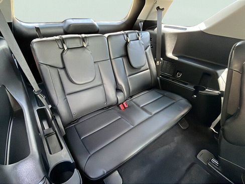 Used 2021 Ford Explorer XLT w/ Equipment Group 202A AWD/4WD image 19