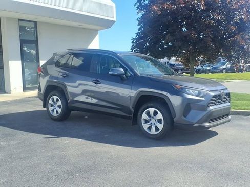Used 2021 Toyota RAV4 LE AWD/4WD image 22