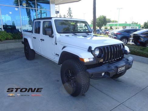 Used 2022 Jeep Gladiator Sport AWD/4WD image 1