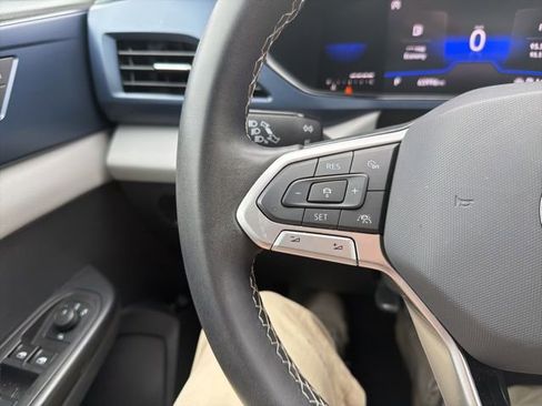 Used 2023 Volkswagen Taos SE w/ Black Wheel Package image 38