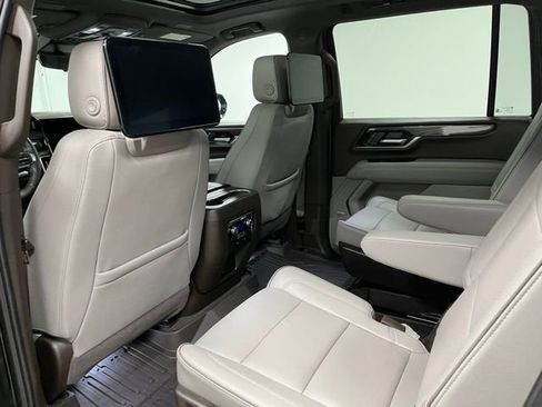 Used 2025 GMC Yukon XL Elevation w/ Elevation Premium Package AWD/4WD image 46