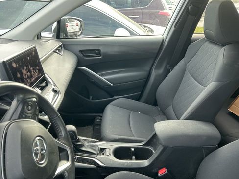 Used 2023 Toyota Corolla Cross LE image 9
