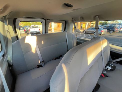 Used 2014 Ford E-350 and Econoline 350 XLT image 21