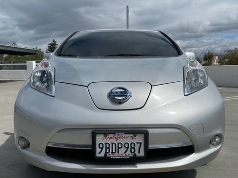 Used 2017 Nissan Leaf SV w/ Premium Package image 6