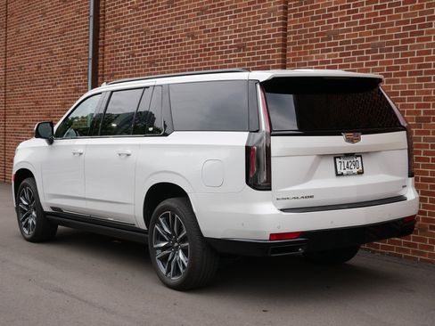 Used 2021 Cadillac Escalade ESV Sport Platinum AWD/4WD image 3