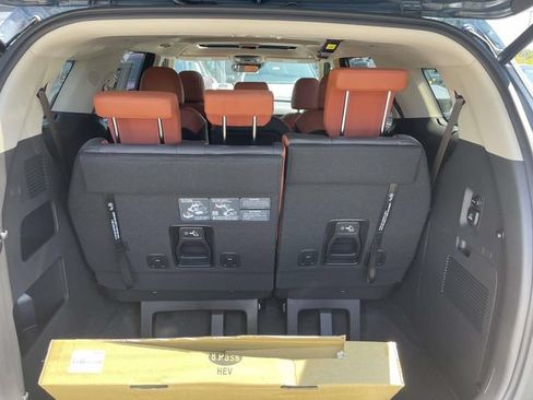 New 2027 Kia Carnival SX w/ Dark Edition Package FWD image 8