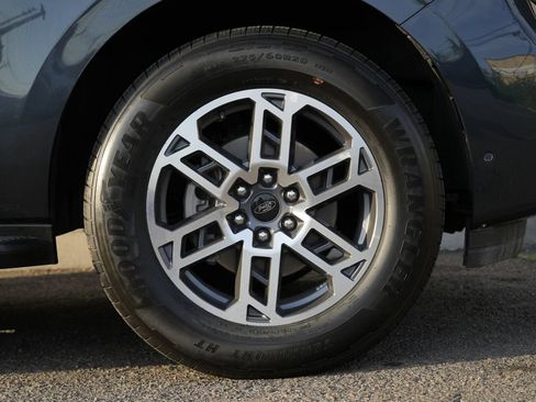 Used 2025 Ford Expedition Active RWD image 10