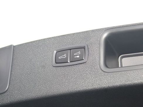 New 2026 Porsche Macan image 13