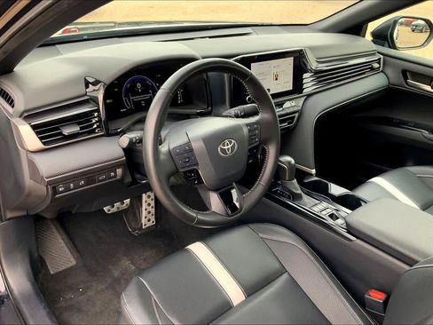 Used 2025 Toyota Camry SE image 17