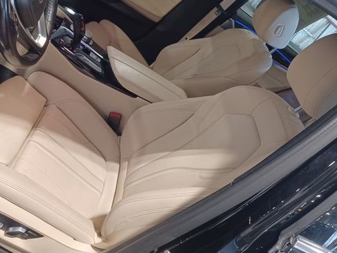 Used 2019 BMW 530e xDrive w/ Convenience Package image 6