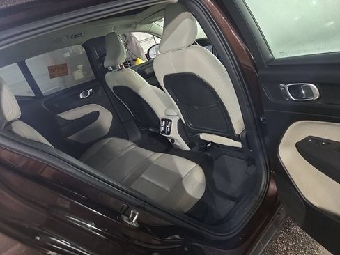 Used 2019 Volvo XC40 T5 Inscription AWD/4WD image 4
