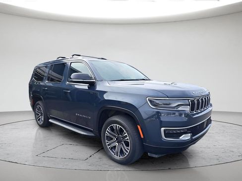 Used 2023 Jeep Wagoneer 4WD w/ Premium Group I image 7
