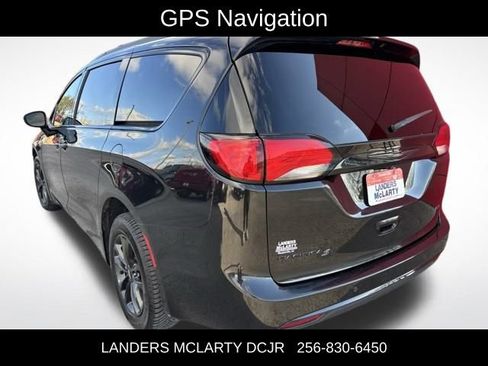 Used 2020 Chrysler Pacifica Touring-L w/ Premium Audio Group image 4