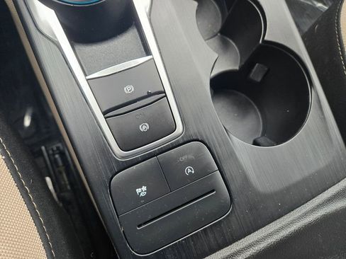 Used 2022 Ford Escape SE w/ SE Sport Appearance Package image 17