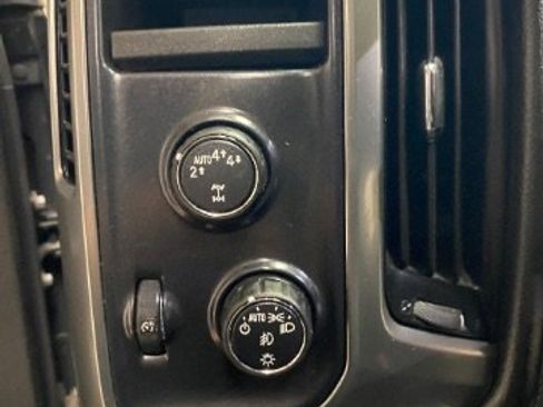 Used 2018 Chevrolet Silverado 1500 LTZ image 27