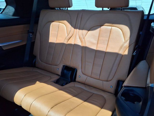 Used 2021 BMW X7 xDrive40i w/ M Sport Package AWD/4WD image 6