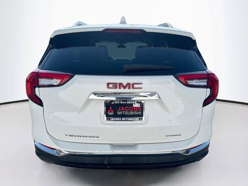 Used 2024 GMC Terrain SLT AWD/4WD image 4