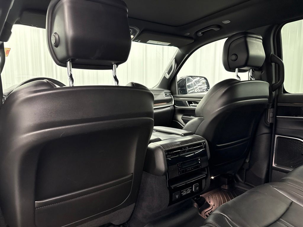 Used 2023 Jeep Wagoneer Series II w/ Premium Group I RWD image 13