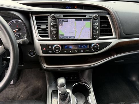 Used 2016 Toyota Highlander Limited w/ Four Season Floor Mat Package image 21