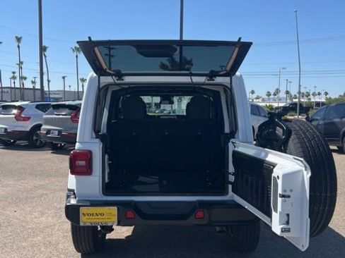 Used 2025 Jeep Wrangler Unlimited Sahara AWD/4WD image 27