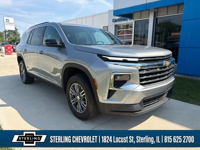 Used 2025 Chevrolet Traverse LT FWD image 7