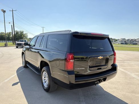 Used 2018 Chevrolet Suburban LT RWD image 5