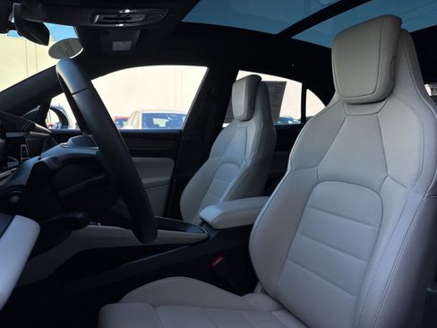 Used 2025 Porsche Macan 4S Electric image 5