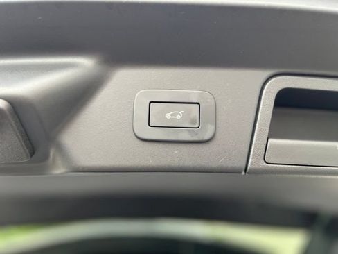 Used 2026 Land Rover Range Rover Velar Dynamic SE AWD/4WD image 38