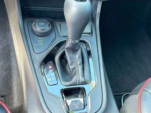 Used 2021 Jeep Cherokee Latitude Plus image 18