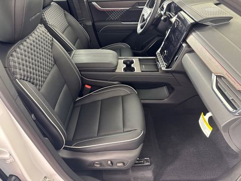 New 2026 GMC Acadia Denali w/ Super Cruise Package image 13