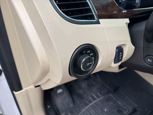 Used 2019 Ford Taurus Limited image 19