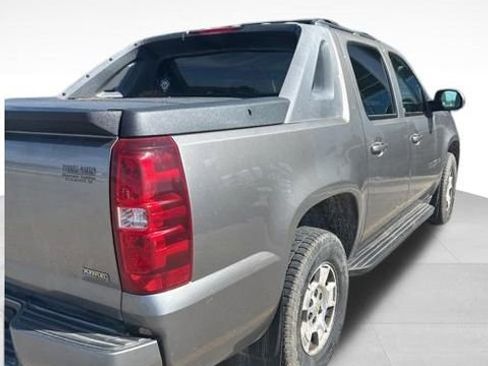 Used 2007 Chevrolet Avalanche LT w/ LT Preferred Equipment Group AWD/4WD image 9