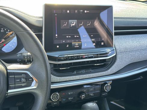 Used 2023 Jeep Compass Sport image 6