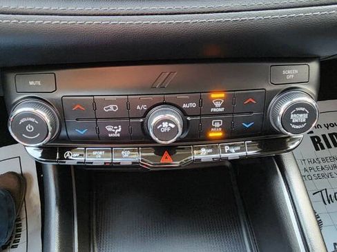 Used 2022 Dodge Durango SXT image 48