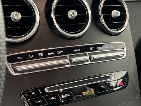 Used 2019 Mercedes-Benz GLC 300 4MATIC image 21