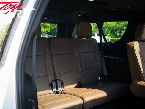 Used 2023 Chevrolet Suburban High Country AWD/4WD image 38
