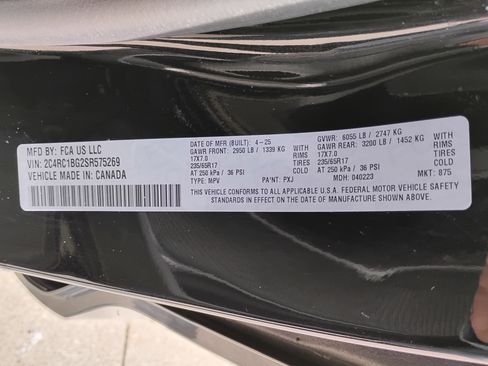 Used 2025 Chrysler Pacifica Select FWD image 38