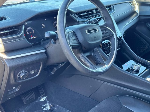 Used 2023 Jeep Grand Cherokee L Altitude AWD/4WD image 20