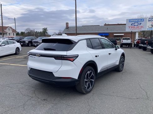 New 2026 Chevrolet Equinox EV LT image 7